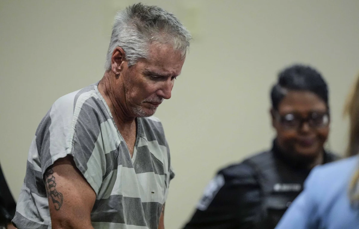 ​Ława przysięgłych w amerykańskim stanie Georgia uznała ojca nastolatka, który zabił cztery osoby w szkolnej strzelaninie, za winnego morderstwa drugiego stopnia. To pierwszy przypadek w Stanach Zjednoczonych, gdy rodzic domniemanego sprawcy masakry w szkole został skazany za morderstwo.