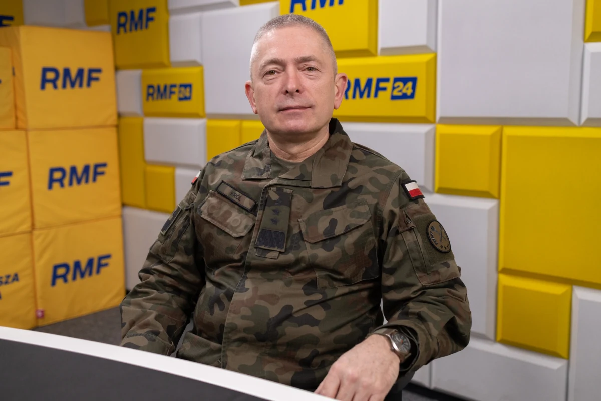 Trzeba rozwijać nasz przemysł zbrojeniowy. Na pewno musimy produkować amunicję rakietową. Nikt nam nie zagwarantuje, że jak przyjdzie wojna, to będzie krótka, albo że Amerykanie nam wszystko dostarczą – mówił w Rozmowie o 7:00 w internetowym Radiu RMF24 gen. broni dr Krzysztof Król. Doradca szefa Sztabu Generalnego WP poinformował, że w 2024 r. ok. 27 proc. sprzętu używanego przez polską armię była wyprodukowana w Polsce i był to najmniejszy procent wśród dużych państw europejskich.