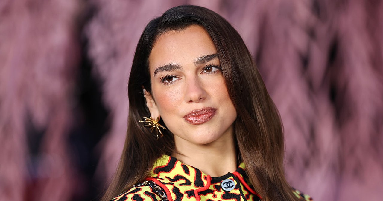 "Halo nails" to gorący trend w manicure 2026. Wylansowała go Dua Lipa