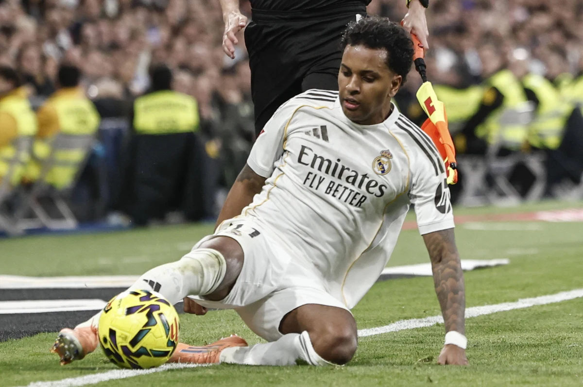 Piłkarz Realu Madryt Rodrygo Goes nabawił się niezwykle poważnej kontuzji. Brazylijski napastnik ma zerwane więzadło krzyżowe i łąkotkę boczną. Uraz wyklucza go m.in. z rywalizacji w tegorocznych mistrzostwach świata.