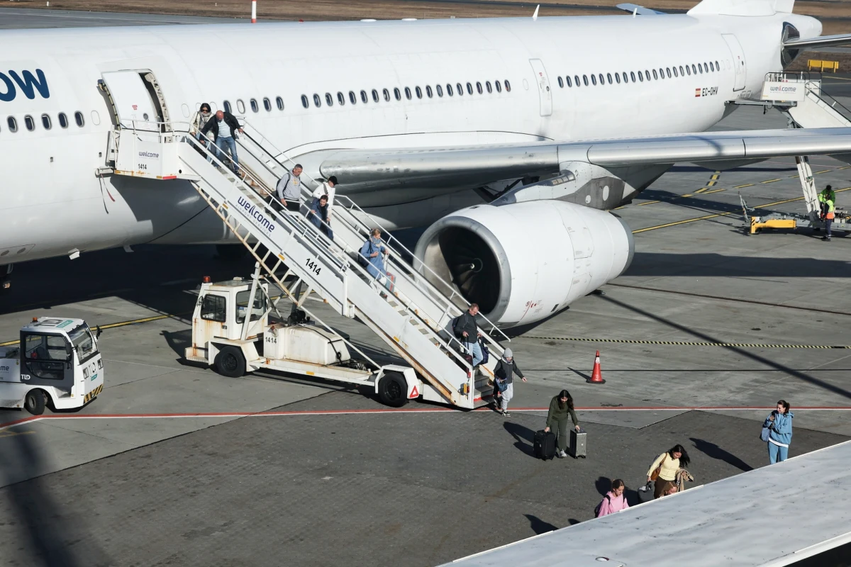Biuro podróży Rainbow przywiozło do Polski ponad połowę swoich klientów, łącznie 730 osób, którzy przebywali na Bliskim Wschodzie. Biuro pracuje teraz nad powrotem pozostałych turystów z Dubaju.
