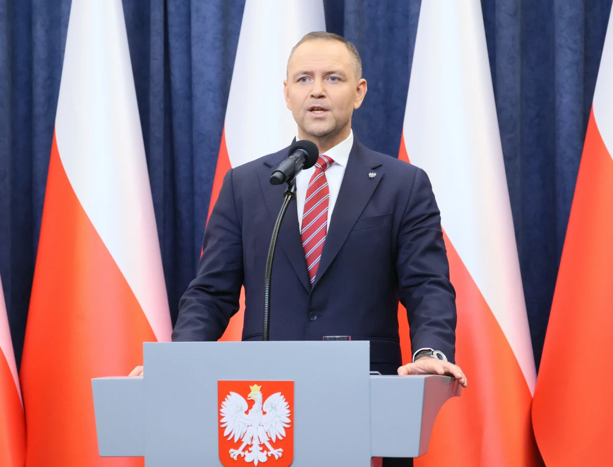 Prezydent Karol Nawrocki podpisał postanowienie o użyciu Polskiego Kontyngentu Wojskowego w ewakuacji Polaków z Bliskiego Wschodu - przekazało Biuro Bezpieczeństwa Narodowego. Wcześniej premier Donald Tusk ogłosił, że podjął decyzję o wykorzystaniu wojskowych samolotów do wsparcia ewakuacji Polaków z Bliskiego Wschodu i wniosek w tej sprawie trafił do prezydenta. Szef MON Władysław Kosiniak-Kamysz przekazał, że w czwartek rano dwa samoloty z wojskową załogą rozpoczną misję ewakuacyjną.