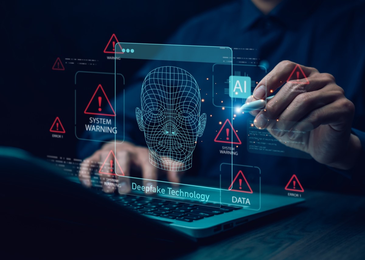 "Inwazyjne skanowanie biometryczne". Tak mają inwigilować służby imigracyjne