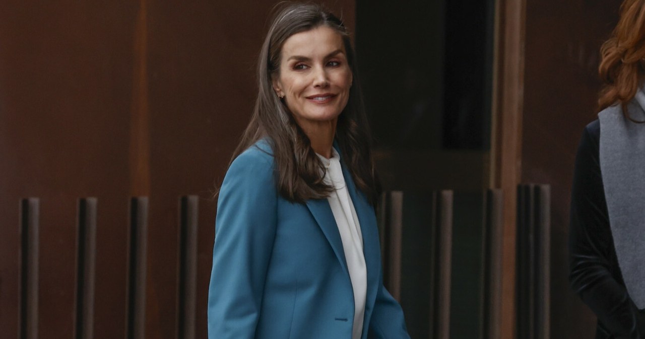 54-letnia królowa wyszła i wzrok skupił się tylko na niej. Ten wybór to hit