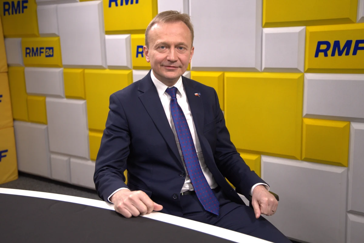 "Nie ma warunkowości politycznej. To trzeba powiedzieć bardzo wyraźnie" - zapewniał w Porannej rozmowie w RMF FM Piotr Serafin, komisarz UE ds. budżetu, zwalczania nadużyć finansowych i administracji publicznej. Prezydent Karol Nawrocki zaproponował swój pomysł na SAFE. "Oba mogą być użyteczne" - powiedział gość Tomasza Terlikowskiego.