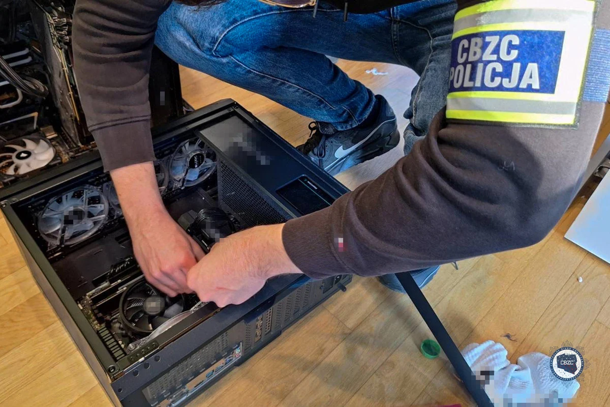 Zlikwidowano jedno z największych forów handlujących skradzionymi danymi. W wyniku wspólnej akcji Europolu i Centralnego Biura Zwalczania Cyberprzestępczości zamknięto LeakBase - poinformowała rzeczniczka MSWiA Karolina Gałecka. Forum zrzeszało ponad 142 tysiące użytkowników.