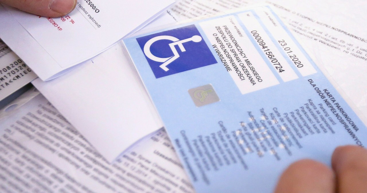 Brakuje kart parkingowych dla niepełnosprawnych. Samorządy biją na alarm