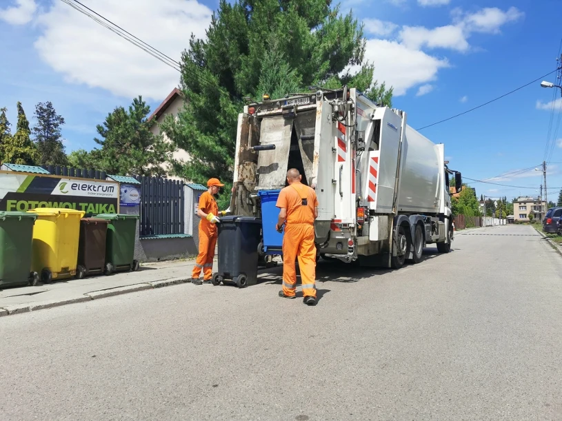 Nie każdy mieszkaniec bloku musi płacić za śmieci. Oto lista zwolnionych