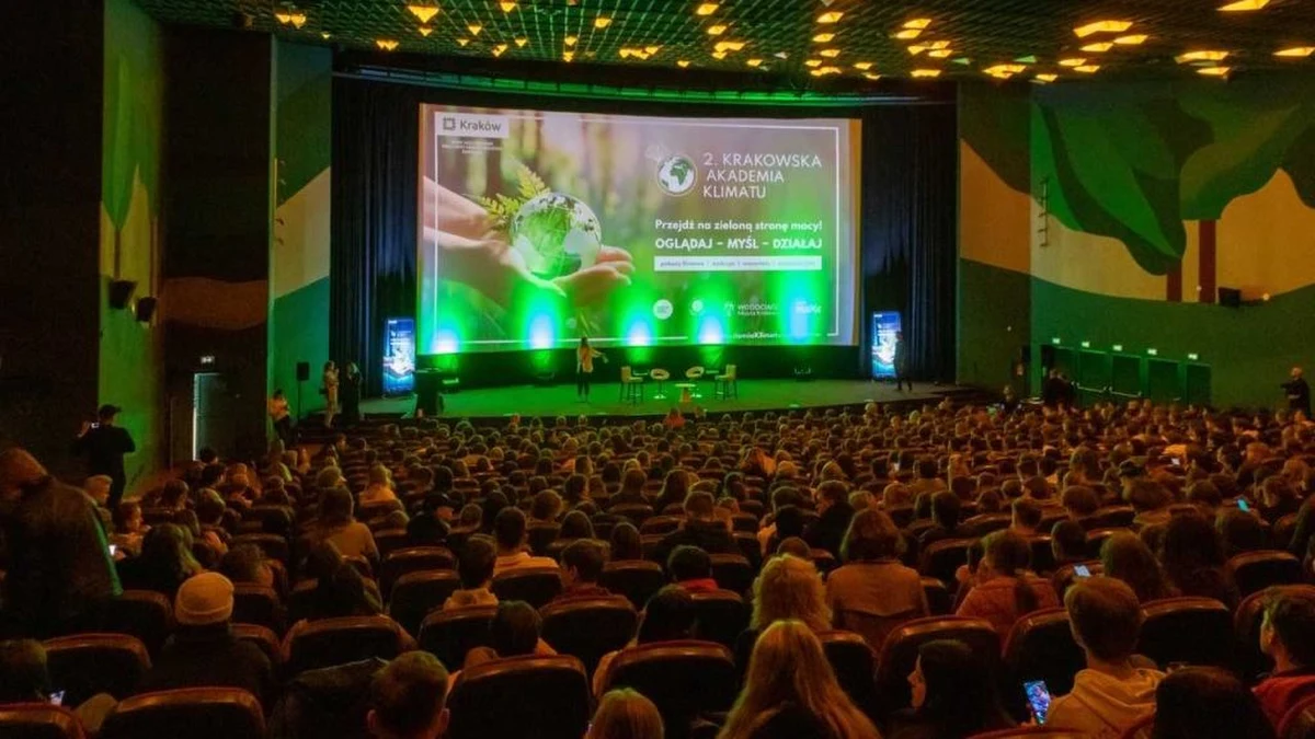 Kolejna odsłona Akademii Klimatu wystartowała. To wyjątkowy cykl edukacyjny dla młodzieży z całej Polski. W nowym semestrze czeka nas aż 14 inspirujących spotkań w kinach, podczas których młodzi ludzie i eksperci rozmawiać będą o najważniejszych wyzwaniach klimatycznych współczesnego świata. 
