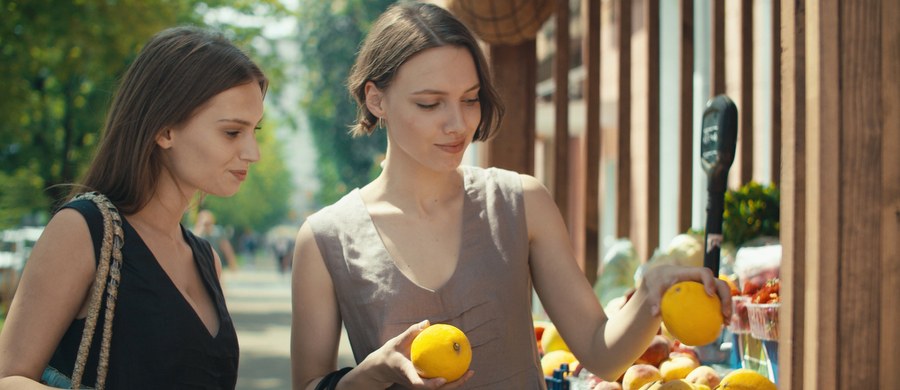 Po zimie każdemu z nas przyda się zastrzyk energii. Co jeść, by lepiej się czuć, ale też dobrze wyglądać? Eksperci przekonują, że prawdziwa i trwała regeneracja zaczyna się od środka. Kluczem do sukcesu nie muszą być przy tym egzotyczne „superfoods” – wystarczy sięgnąć po nasze rodzime owoce, warzywa i soki, które stanowią naturalne wsparcie dla organizmu m.in. w procesie regeneracji skóry.