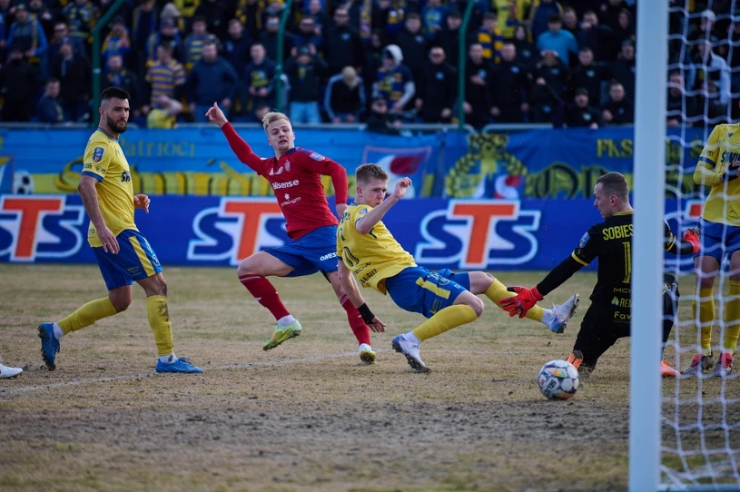 Historyczny mecz III-ligowca, Raków zaskoczony. Gol w 93. minucie