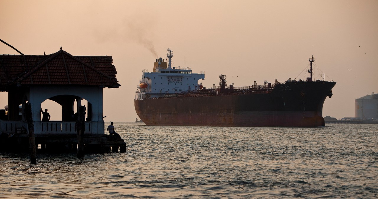 Miliony baryłek rosyjskiej ropy pływają po Oceanie Indyjskim. Mogą trafić wprost do rafinerii