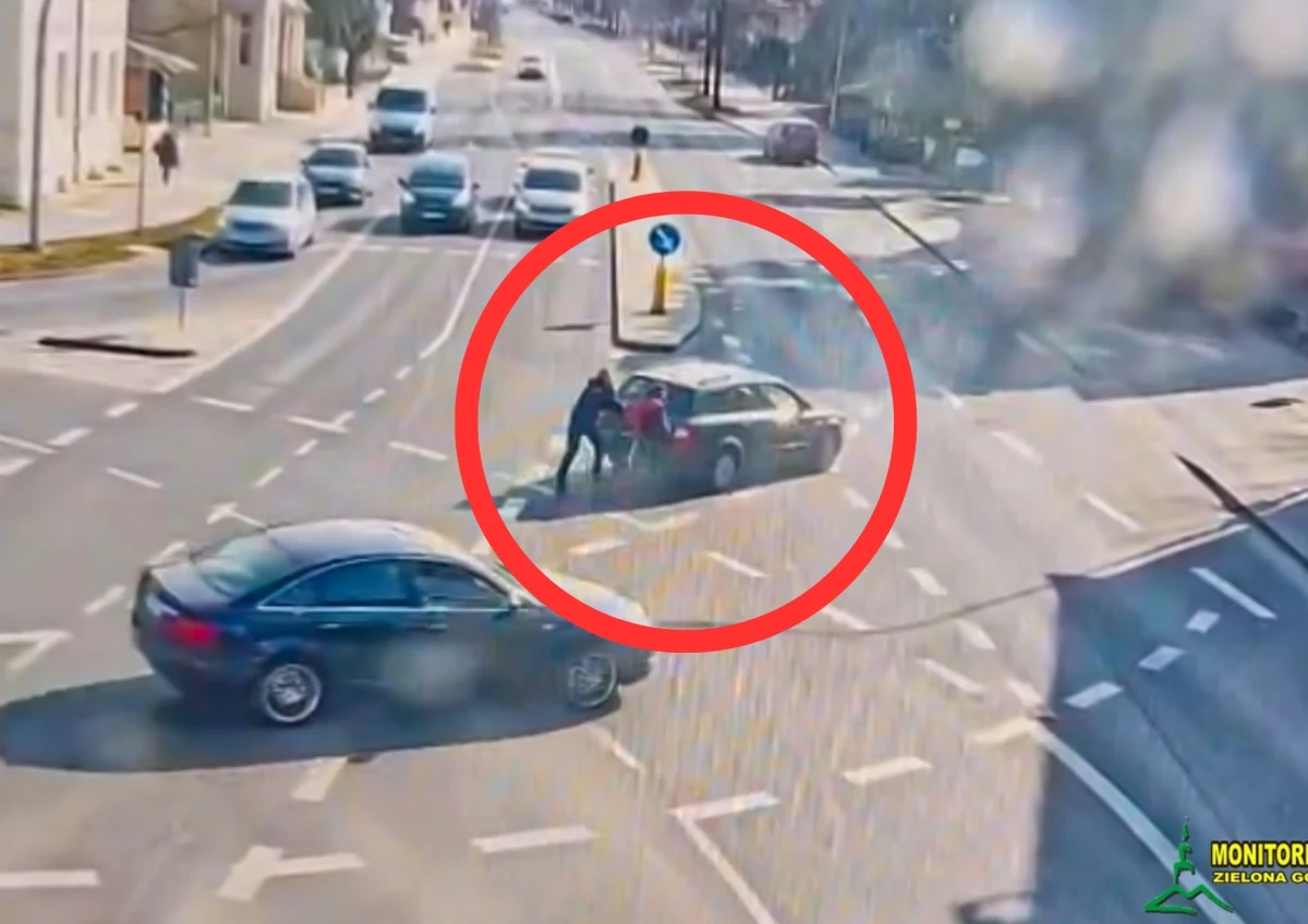 W Zielonej Górze na środku ruchliwego skrzyżowania kobiecie zepsuł się samochód. Choć obok przejeżdżały kolejne auta, nikt nie udzielił jej pomocy. Dopiero po chwili pojawiła się osoba - inna kobieta - która pomogła przepchnąć pojazd w bezpieczne miejsce.
