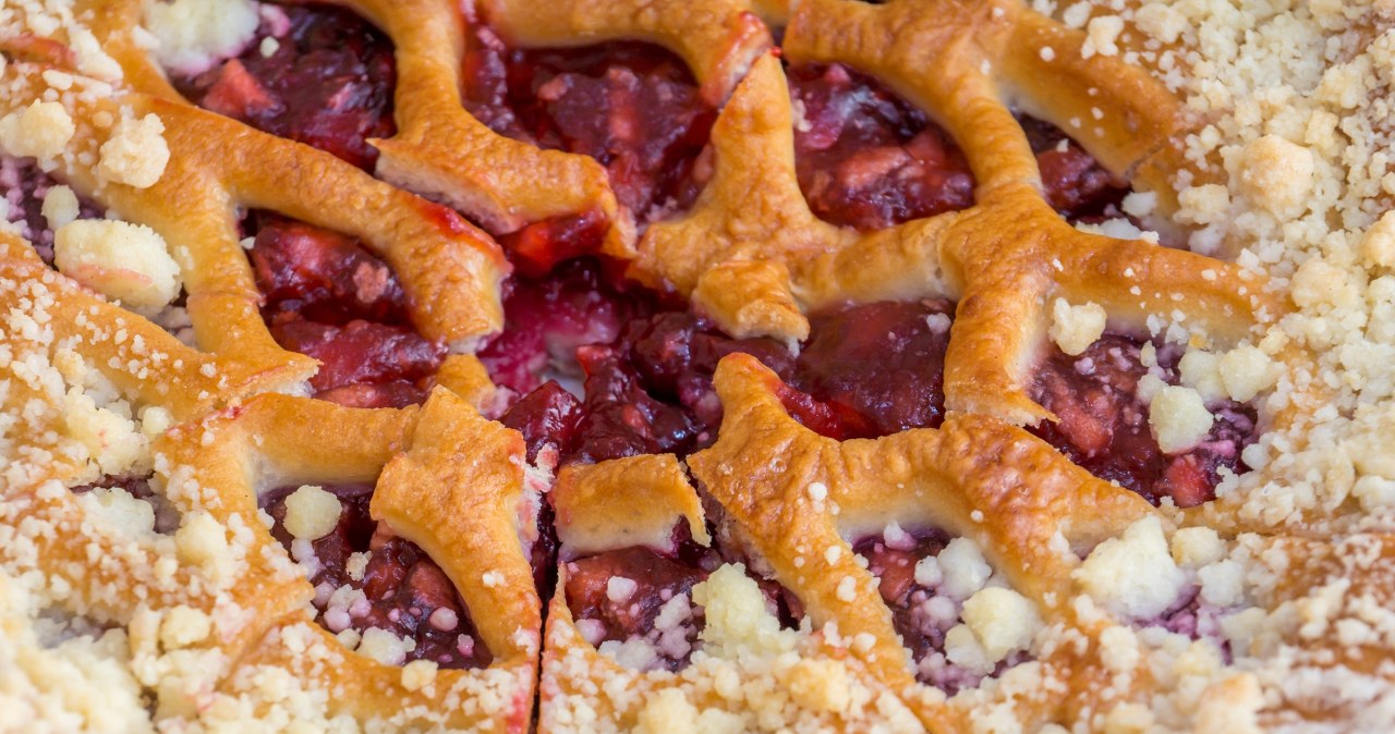 Nie kupuj, zrób lepszą. Ten przepis na drożdżówkę to hit