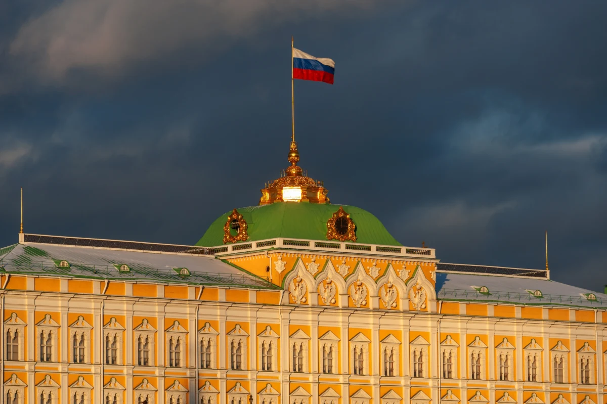 Rosja jest jednym z największych beneficjentów amerykańskiej konfrontacji militarnej z Iranem – ocenia „Wall Street Journal”. W cieniu globalnych napięć i wystrzeliwanych na Bliskim Wschodzie setek rakiet, Ukraina zostaje niemal bezbronna wobec rosyjskich ataków.