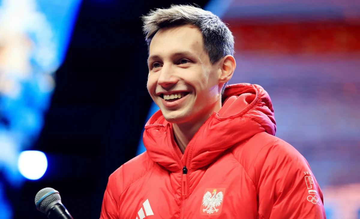 Kacper Tomasiak zdobył srebrny medal podczas mistrzostw świata juniorów w skokach narciarskich w norweskim Lillehammer. Polski skoczek przegrał tylko z Austriakiem Stephanem Embacherem. Brązowy medal wywalczył Amerykanin Jason Colby.
