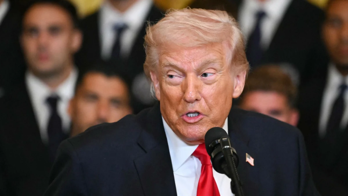 ​Prezydent USA Donald Trump powiedział w czwartek, że upadek reżimu na Kubie jest tylko kwestią czasu. Zaznaczył jednak, że najpierw musi skończyć wojnę Iranem. Amerykański przywódca wezwał irańskich dyplomatów do wystąpienia o azyl, a irańskie siły bezpieczeństwa do złożenia broni.