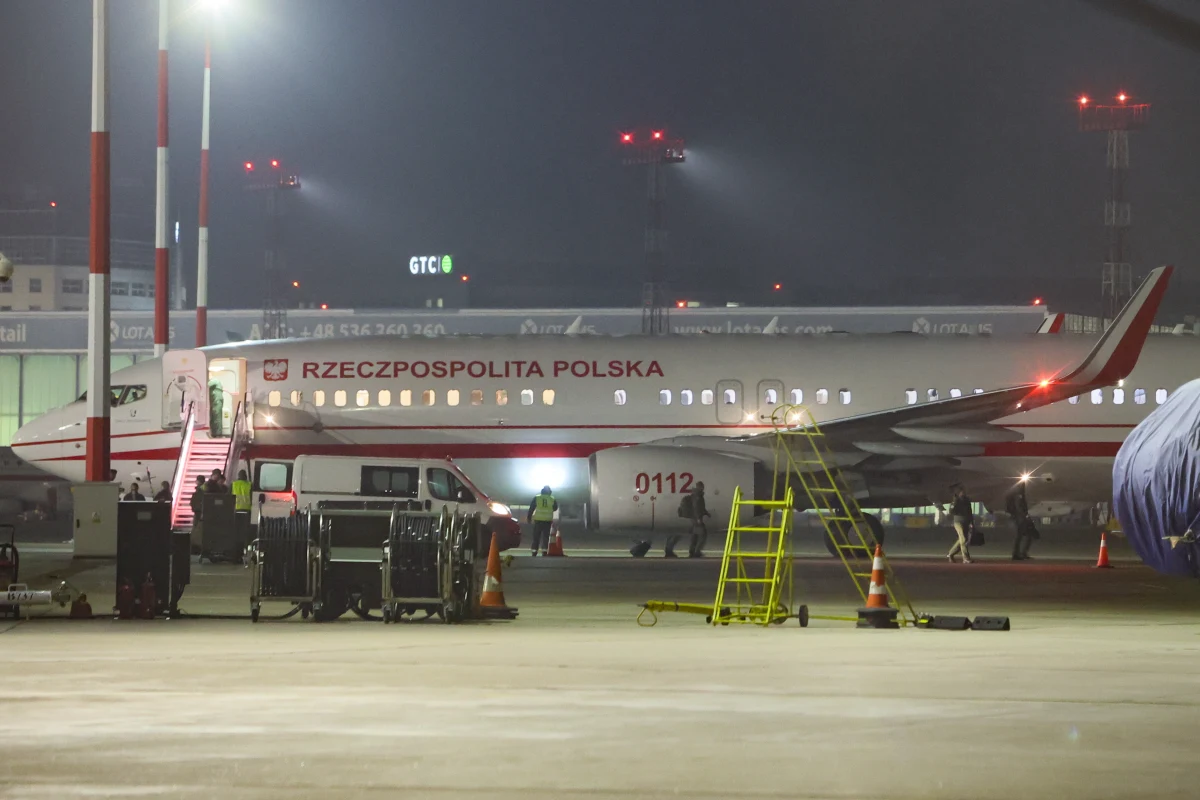 Pierwsza grupa Polaków ewakuowanych z Bliskiego Wschodu przez wojsko jest już w kraju. Poinformowało o tym Dowództwo Operacyjne Rodzajów Sił Zbrojnych. Nasi rodacy przylecieli w piątek w nocy.