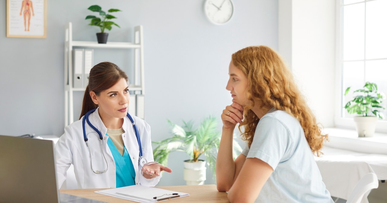 Jak zwolnienie lekarskie wpływa na pensję? Tyle tracisz na L4