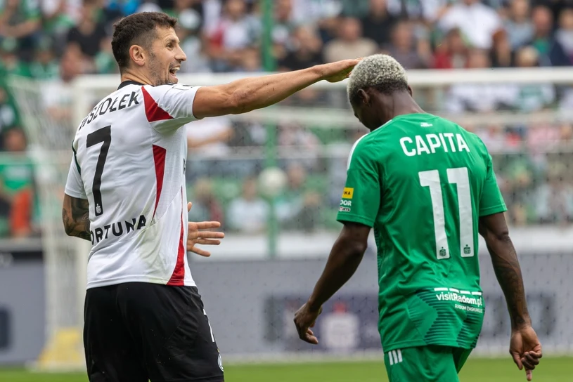 Gwiazda Ekstraklasy szykuje się do wyjazdu z Polski. Został ostatni krok