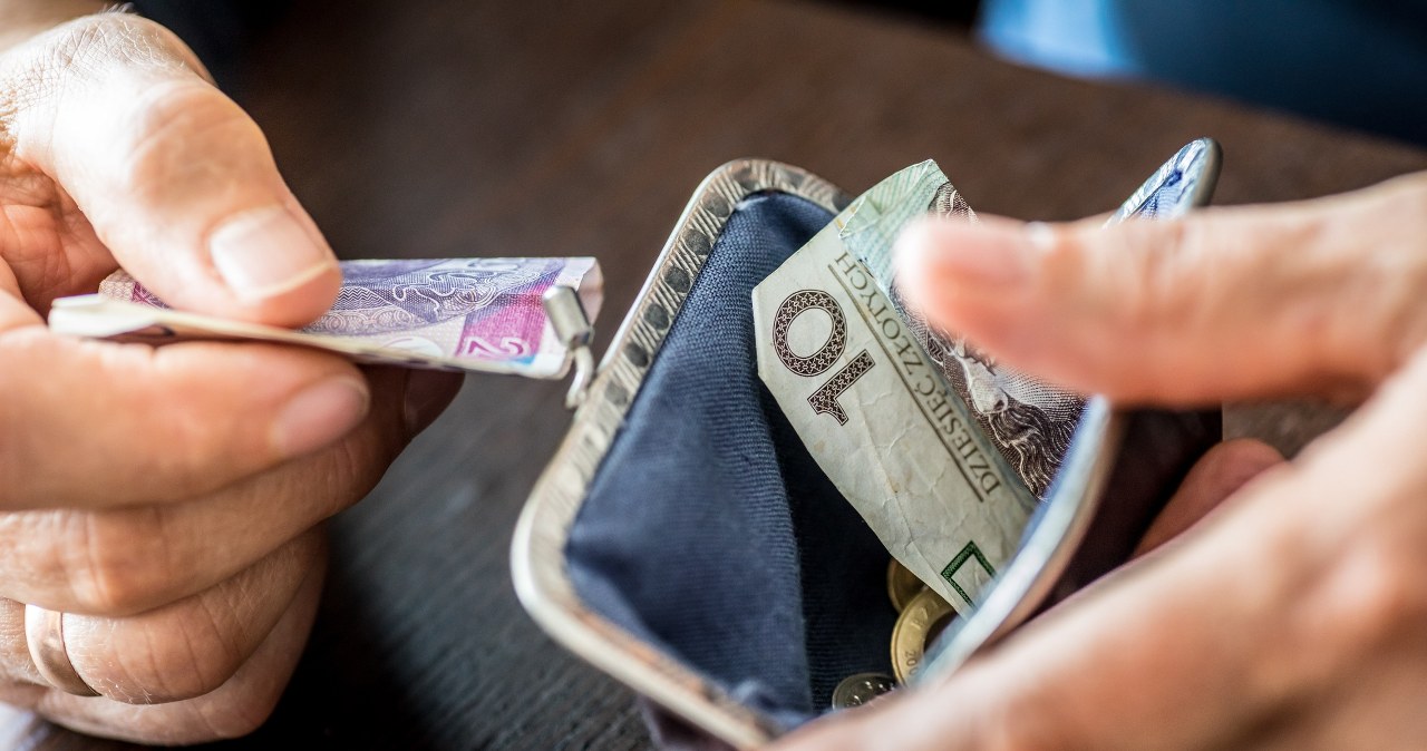 ZUS wypłaca emerytury głodowe. Co zrobić, aby takiej uniknąć?