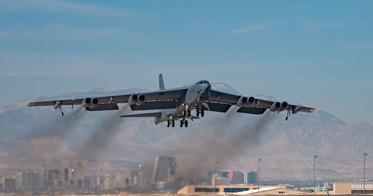 B-52 pojawiły się nad Iranem. Jeden szczegół zwraca uwagę eksperta