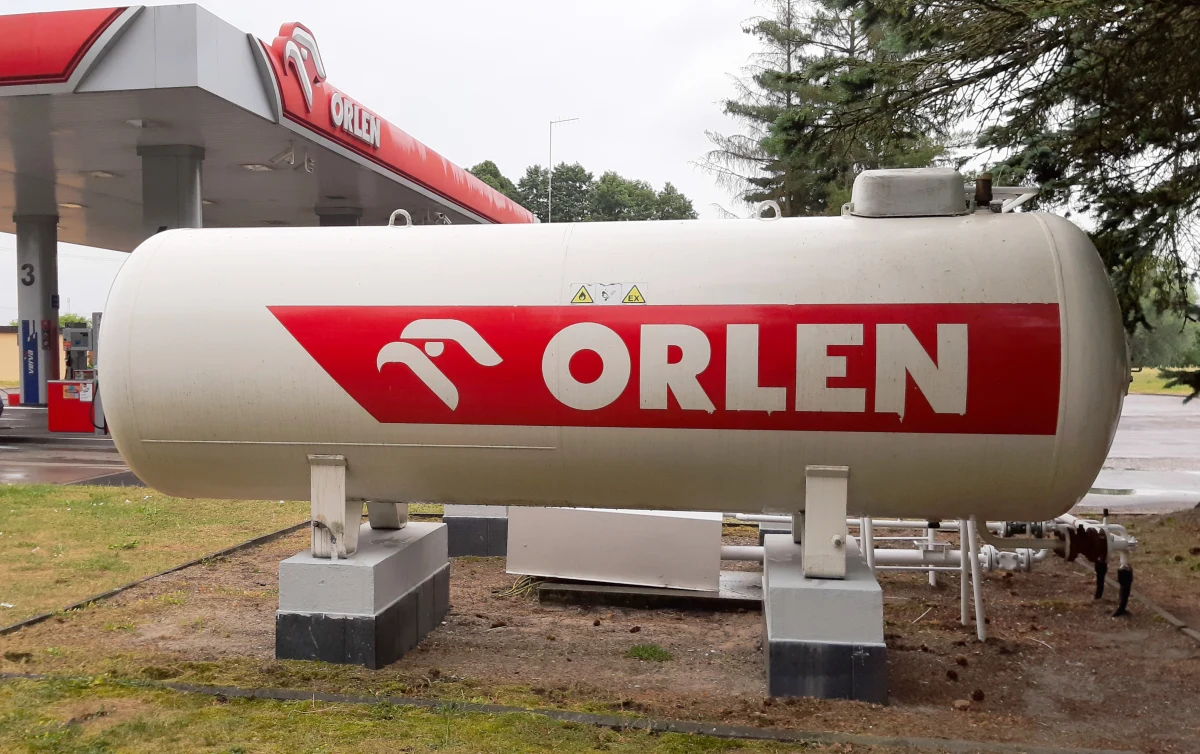 Nie ma zagrożenia dla bezpieczeństwa dostaw gazu do Polski - zapewnia Orlen. Spółka poinformowała o otrzymaniu od QatarEnergy informacji o wystąpieniu siły wyższej związanej z czasowym wstrzymaniem części produkcji LNG przez katarskiego dostawcę. Minister energii Kataru przekazał niepokojące informacje dla świata.