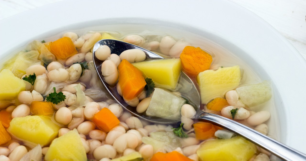 Produkty, które długo zalegają w jelitach. Częsta przyczyna bólu brzucha