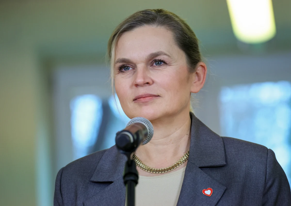 Ministra edukacji Barbara Nowacka ma przeprosić za słowa o podręczniku do przedmiotu Historia i Teraźniejszość - zdecydował w piątek ​Sąd Okręgowy w Warszawie. Jego autor, prof. Wojciech Roszkowski, pozwał ministrę Nowacką za wypowiedź z października 2024 r., w której stwierdziła, że "na każdej stronie podręcznika do HiT-u, której (prof. Roszkowski) jest autorem, jest kłamstwo". Zarówno Barbara Nowacka, jak i prof. Wojciech Roszkowski zapowiedzieli apelację.