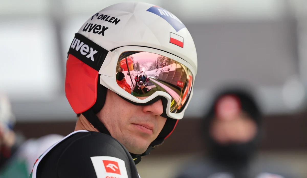 Kamil Stoch zajął 10. miejsce, najwyższe z Polaków, w składającym się z jednej serii konkursie Pucharu Świata w skokach narciarskich w Lahti. To najlepszy wynik skoczka z Zębu od kwietnia 2023 r. Pierwotnie najlepszy w zawodach Słoweniec Domen Prevc został zdyskwalifikowany, ale i tak zapewnił sobie Kryształową Kulę.