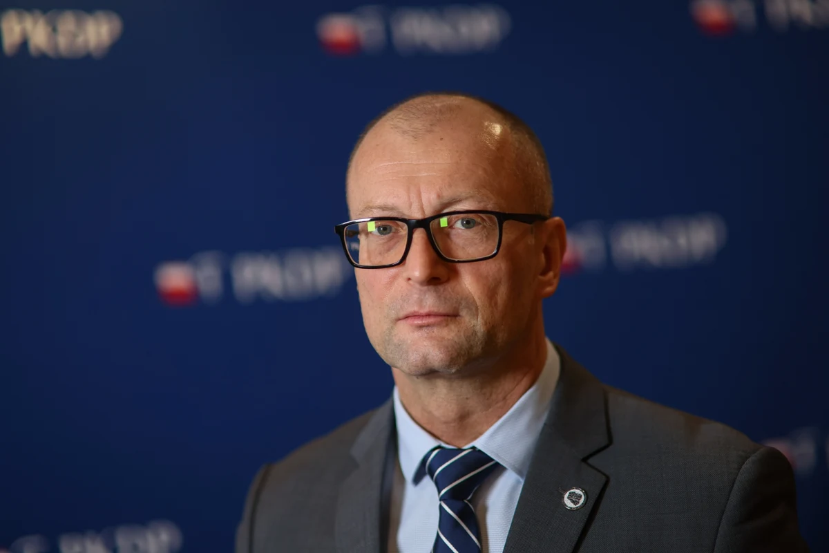 Nadinspektor Adam Cieślak, ​szef Centralnego Biura Zwalczania Cyberprzestępczości, został odwołany przez ministra spraw wewnętrznych i administracji na wniosek Komendanta Głównego Policji - dowiedział się reporter RMF FM. 