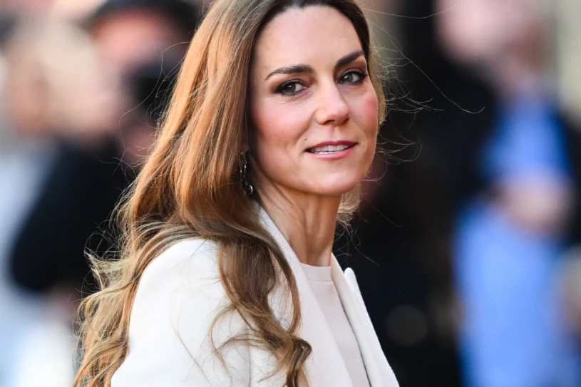 Kate cała na biało zadała szyku w tłumie. Wiemy, ile wydała na stylizację