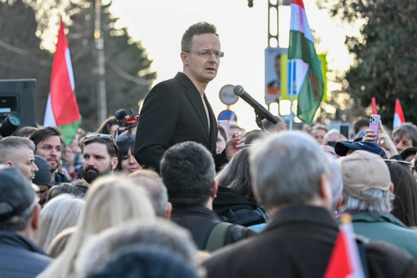 Demonstracja przed ambasadą Ukrainy. Szef MSZ Węgier: To nie nasza wojna