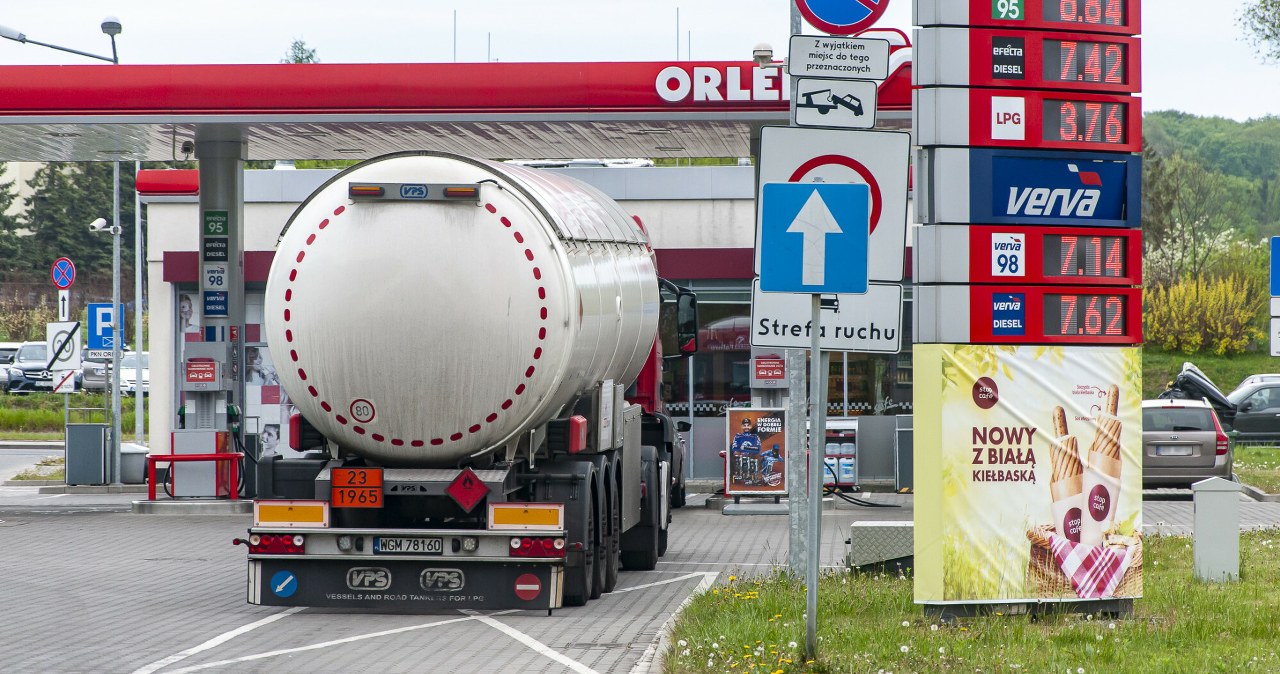 Efekt rakiety i pióra. To przez niego ceny paliw rosną gwałtownie i wolno spadają