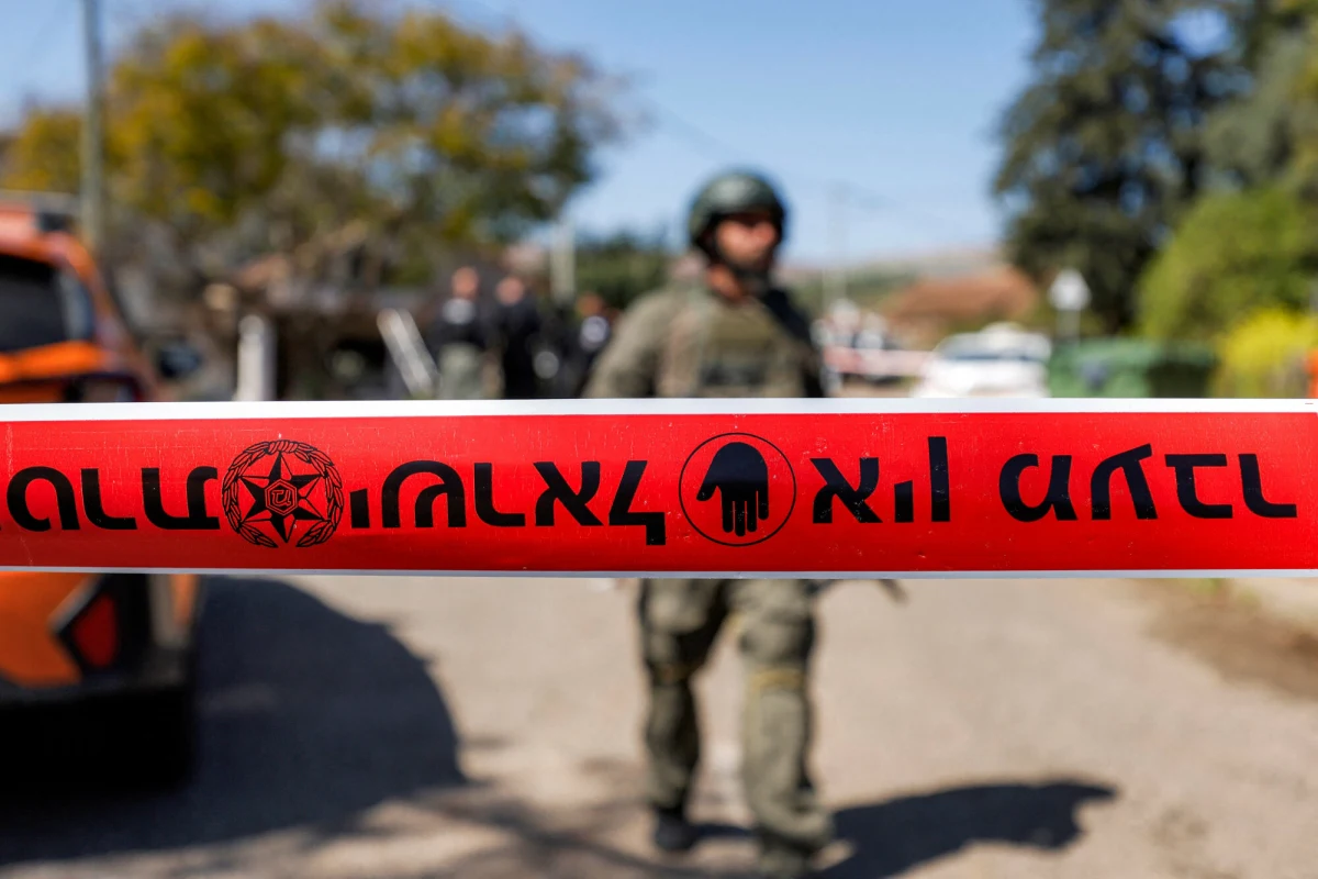 "Co prawda polecieli wbrew ostrzeżeniom Ministerstwa Spraw Zagranicznych w pierwszy dzień wojny ale - wedle informacji naszego konsula w Iraku - już zostali zwolnieni" - tak o pięciu Polakach zatrzymanych wcześniej w Iraku przez siły bezpieczeństwa napisał w sobotę rano wicepremier i szef MSZ Radosław Sikorski. Jednym z mężczyzn jest youtbuer Dawid "Faza" Fazowski. "Pozdrowienia z Mosulu. Jest całkiem przyjemnie! Byłem u golibrody i w ogóle jest pięknie (...)" - pisał twórca internetowy jeszcze 3 marca, będąc w północnym Iraku.