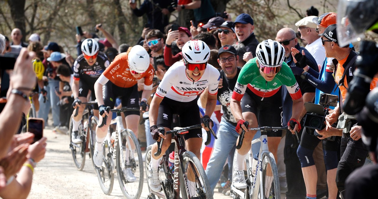 Kapitalny finisz i wielka kraksa. Katarzyna Niewiadoma znów na podium