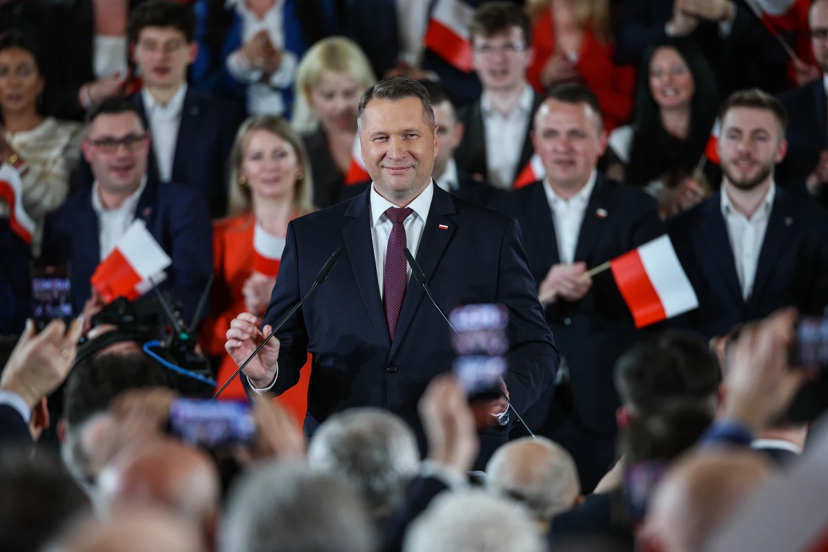 Przemysław Czarnek, decyzją prezesa Prawa i Sprawiedliwości, został kandydatem PiS na premiera w wyborach parlamentarnych, które odbędą się jesienią 2027 roku. W poprzednim rządzie był ministrem edukacji i nauki.