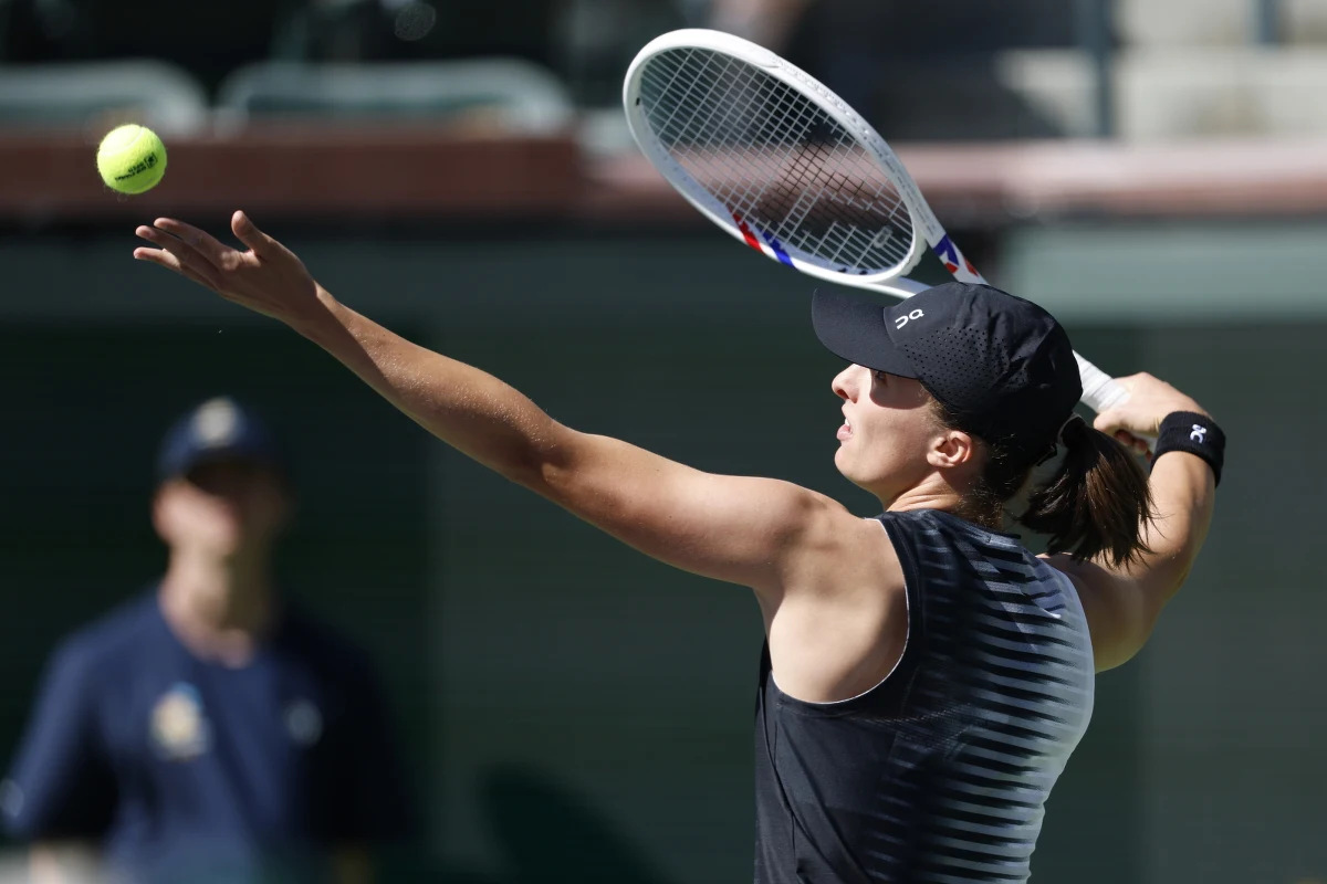 Świątek wraca na korty Indian Wells i od razu serwuje kibicom prawdziwy rollercoaster emocji. Rozstawiona z numerem drugim Polka podczas tegorocznej edycji turnieju WTA 1000 nie dała szans Amerykance Kayli Day, wygrywając 6:0, 7:6 (7-2). Tym samym Polka awansowała do trzeciej rundy. 