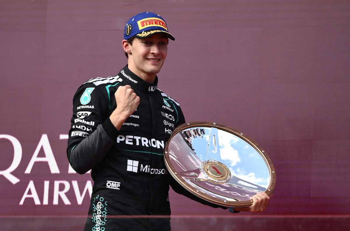 Sezon 2026 Formuły 1 rozpoczął się od prawdziwego trzęsienia ziemi na torze Albert Park w Melbourne. Mercedes wrócił do gry w wielkim stylu, a George Russell nie tylko sięgnął po zwycięstwo, ale i zdeklasował rywali. W cieniu triumfu Mercedesa rozegrał się dramat Oscara Piastriego, który po spektakularnej kraksie nie wystartował w domowym Grand Prix. Ferrari i Red Bull muszą przełknąć gorzką pigułkę – teraz to Mercedes rozdaje karty.