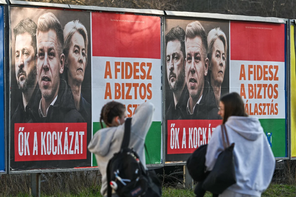 Dziesiątki, o ile nie setki antyukraińskich i antyunijnych plakatów można dostrzec na ulicach Budapesztu na Węgrzech. Wpisują się one w narrację rządu Viktora Orbana. Głosowanie 12 kwietnia, podczas którego Węgrzy wybiorą nowy rząd, przedstawia on jako wybór między wojną a pokojem. Opozycja wskazuje, że to "zdrada nie tylko Ukrainy, również węgierskiego interesu narodowego".