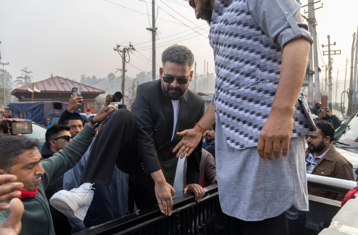 Nepal stoi u progu bezprecedensowej zmiany pokoleniowej. Wybory parlamentarne przyniosły sensacyjne rozstrzygnięcie – 35-letni raper Balendra Shah, znany jako Balen, zdeklasował byłego premiera Sharma KP Oli i jest coraz bliżej objęcia najważniejszego urzędu w państwie. 