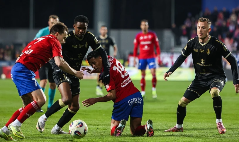 Raków straszy giganta z Serie A. Jest triumf. Dwa ciosy i czerwona kartka