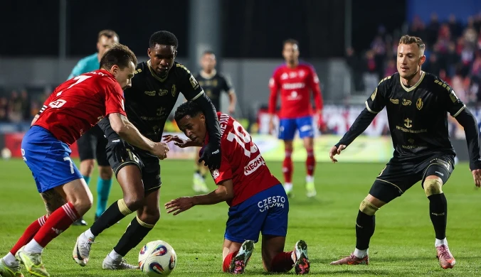 Raków straszy giganta z Serie A. Jest triumf. Dwa ciosy i czerwona kartka