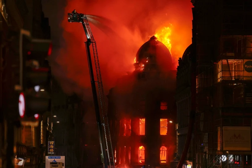 Potężny pożar w Glasgow. Runął budynek obok dworca centralnego