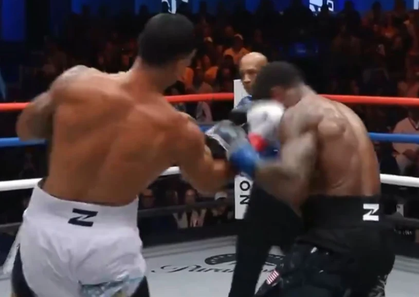 Potężne lanie giganta w Ameryce, oto "nowy" mistrz! Niebywałe sceny w ringu