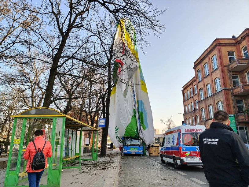 Balon spadł w centrum Zielonej Góry. Jedna osoba nie żyje