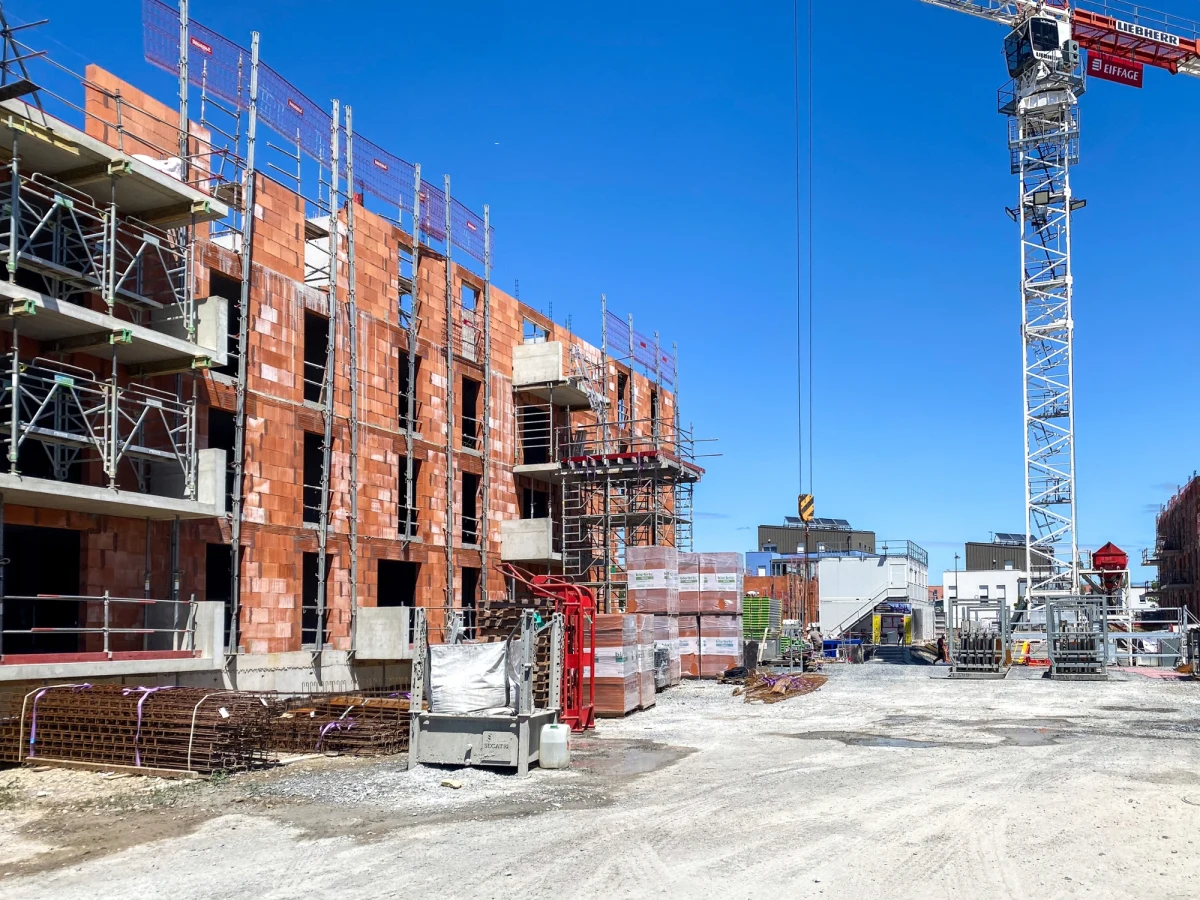 Urząd Ochrony Konkurencji i Konsumentów wszczął postępowania wobec trzech deweloperów. Powodem są podejrzenia stosowania agresywnych praktyk rynkowych wobec kupujących mieszkania. 