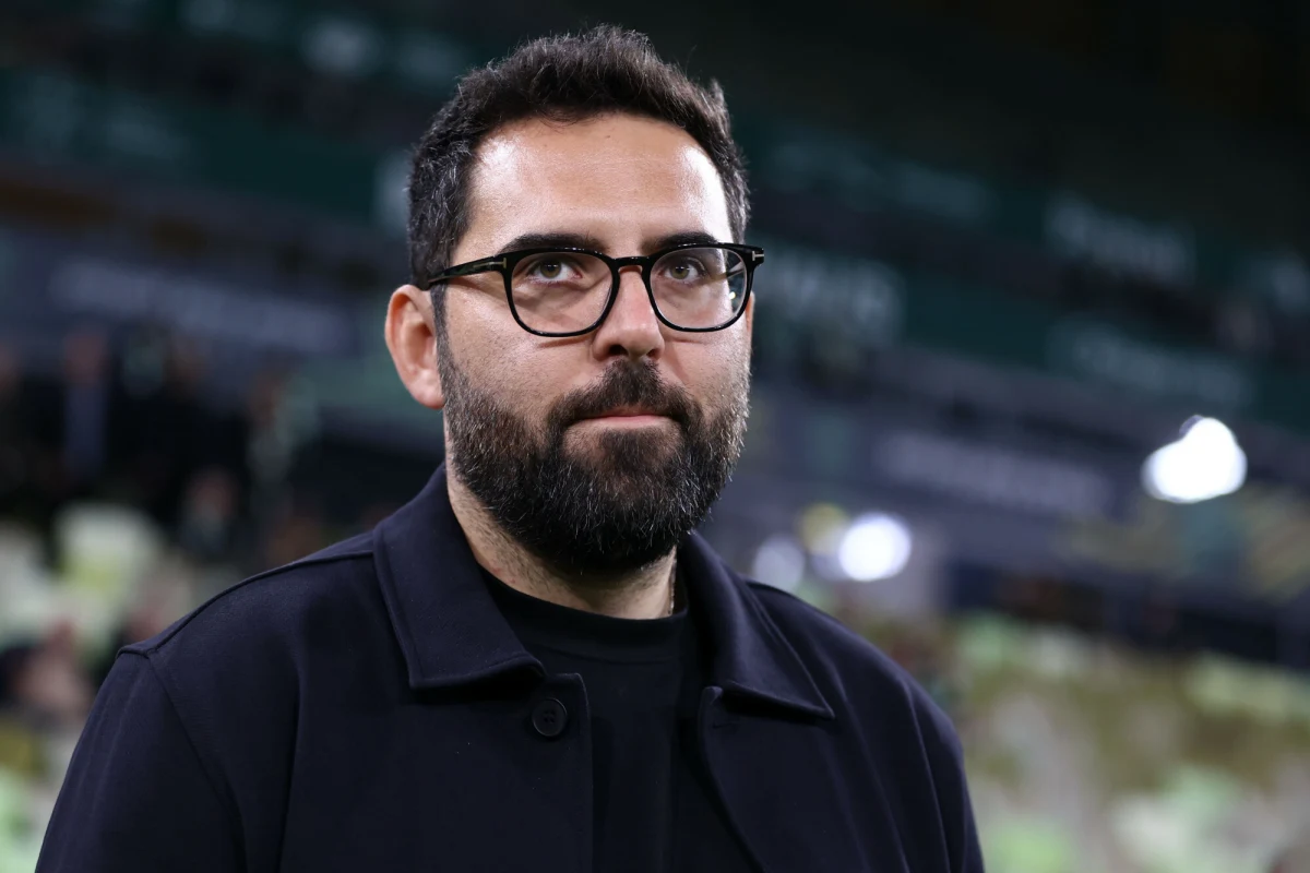 Ważne, choć niekoniecznie związane ze sportem informacje docierają do nas z Radomiaka Radom. Po przegranym niedzielnym meczu z GKS-em Katowice w klubie miało dojść do awantury, w wyniku której miejscowy radny uderzył trenera Goncalo Feio. Szkoleniowiec chce teraz opuścić Radom.