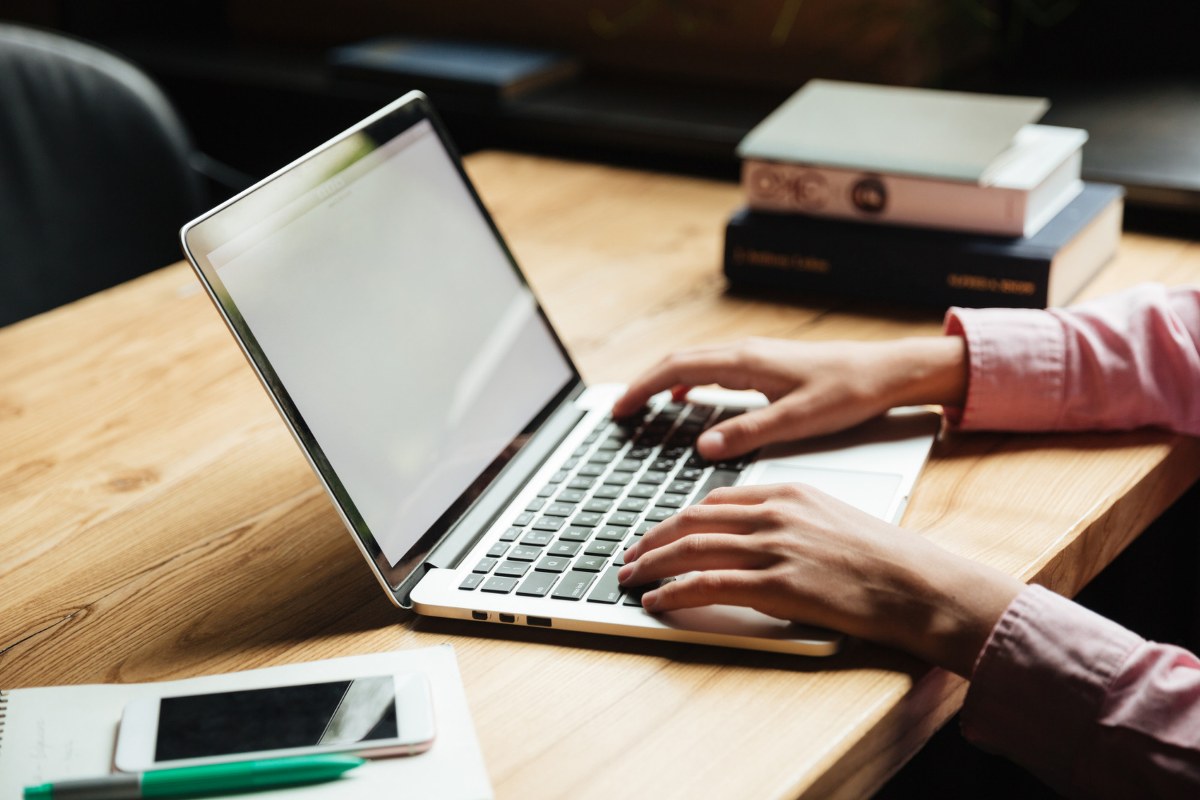 Laptop dla nauczyciela – jakie parametry są naprawdę potrzebne?