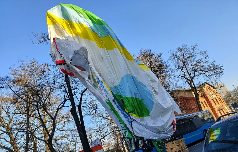 Balon spadł w centrum Zielonej Góry. Nie żyje 28-letnia pilotka